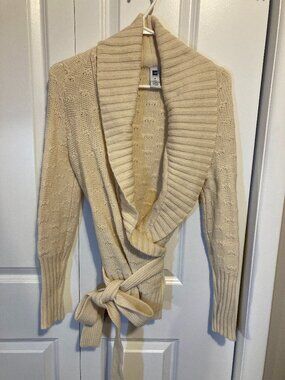 GAP NWOT Wrap Cardigan Sweater in an Ivory/Cream Color, Size M